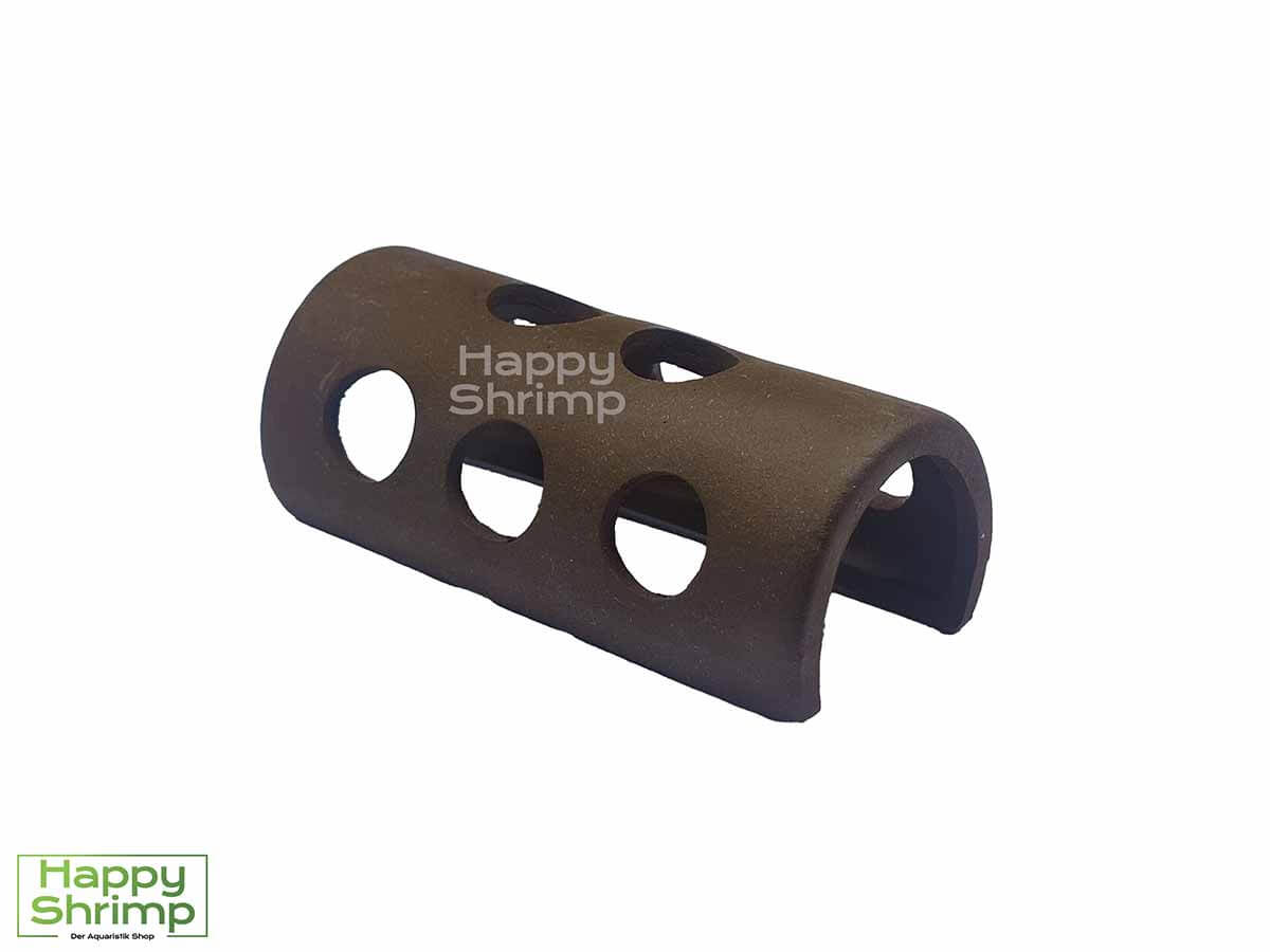 Diese Tonröhre mit Löchern bietet Garnelen ein sehr gutes Versteck.