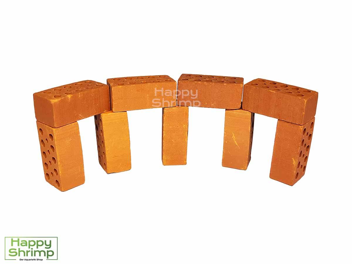 Mini Ziegel eignen sich optimal für dein Garnelen Aquarium. Aber auch für Aquarien mit Welsen oder Krebsen sind diese kleinen Dekoration Steine aus natürlichem Ton geeignet.