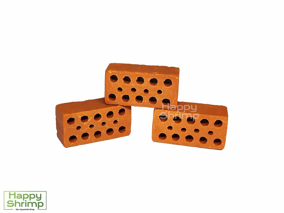 Mini Ziegel eignen sich optimal für dein Garnelen Aquarium. Aber auch für Aquarien mit Welsen oder Krebsen sind diese kleinen Dekoration Steine aus natürlichem Ton geeignet.