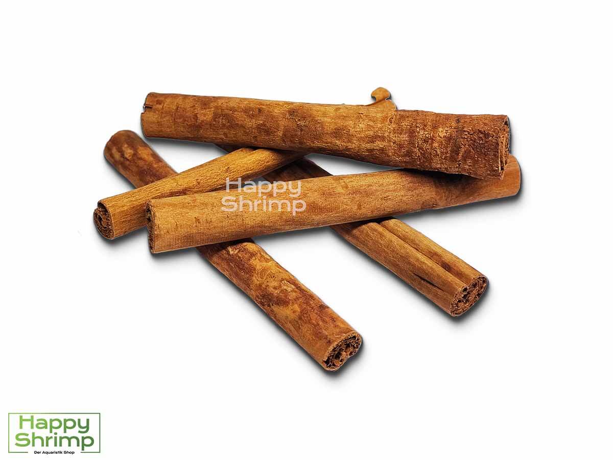 Ceylon Zimtstangen Ceylon Zimtstangen können sowohl als Futter, Versteckmöglichkeit oder Wasserpflege für Garnelen genutzt werden. Somit ein richtiger Allrounder.