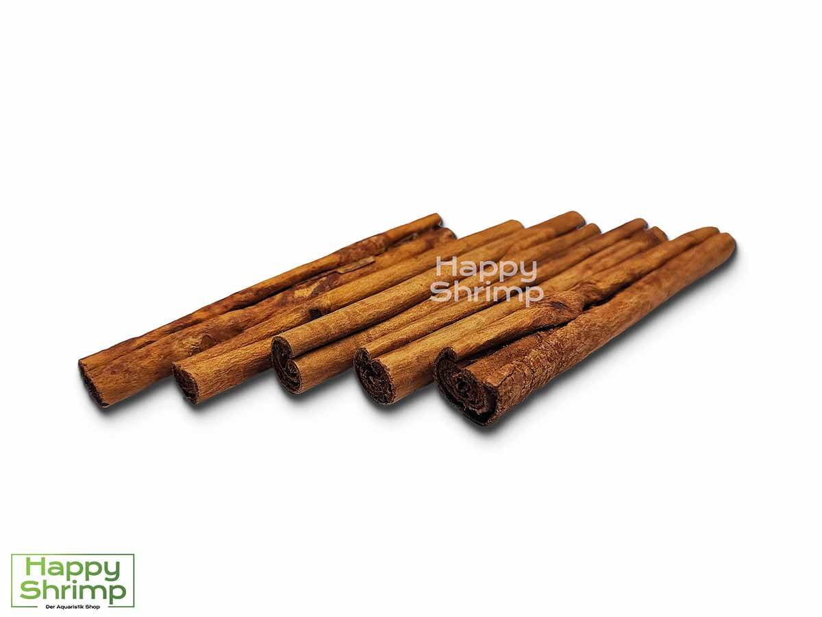 Ceylon Zimtstangen1 Ceylon Zimtstangen können sowohl als Futter, Versteckmöglichkeit oder Wasserpflege für Garnelen genutzt werden. Somit ein richtiger Allrounder.