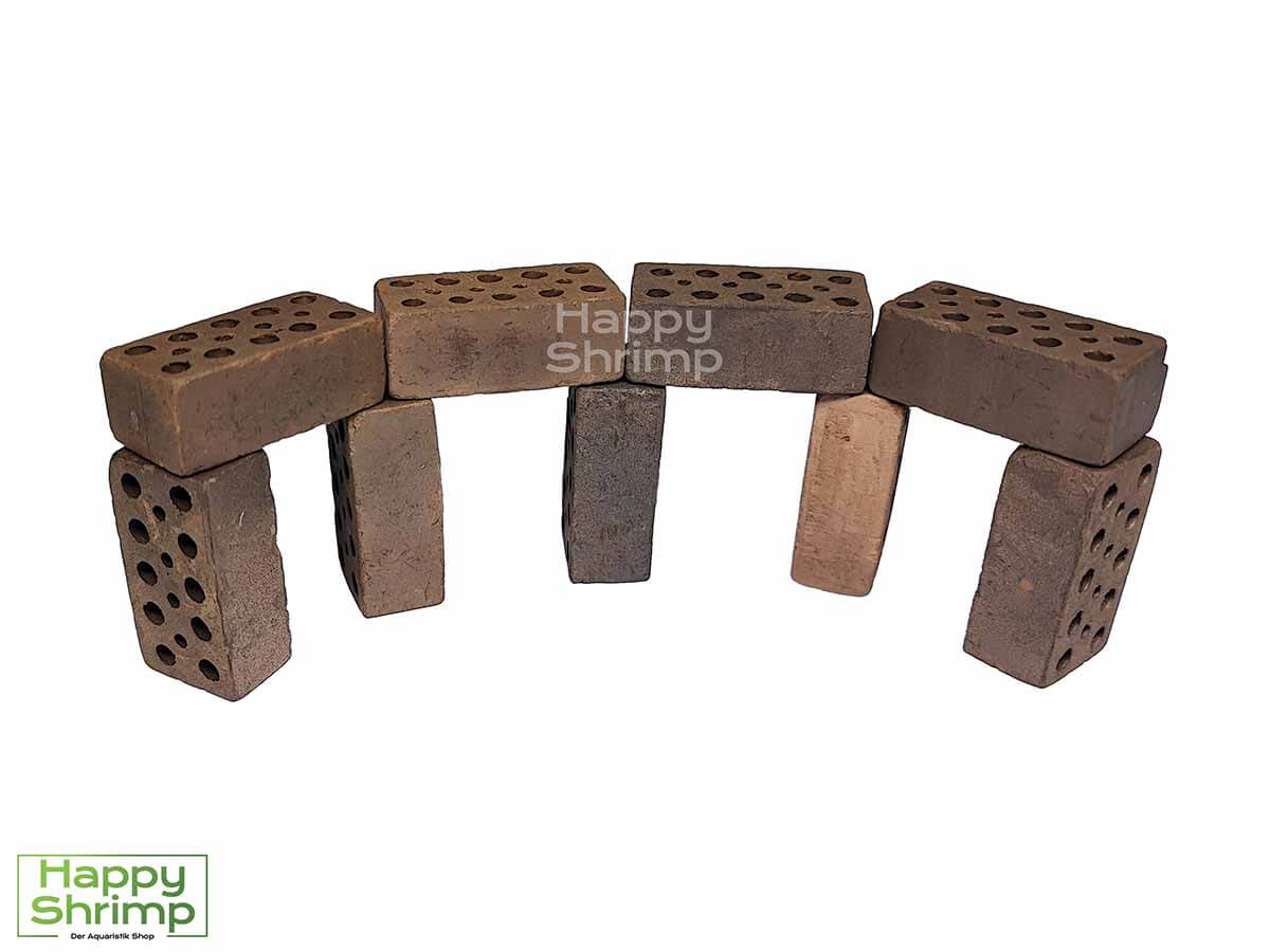 Mini Ziegel eignen sich optimal für dein Garnelen Aquarium. Aber auch für Aquarien mit Welsen oder Krebsen sind diese kleinen Dekoration Steine aus natürlichem Ton geeignet.