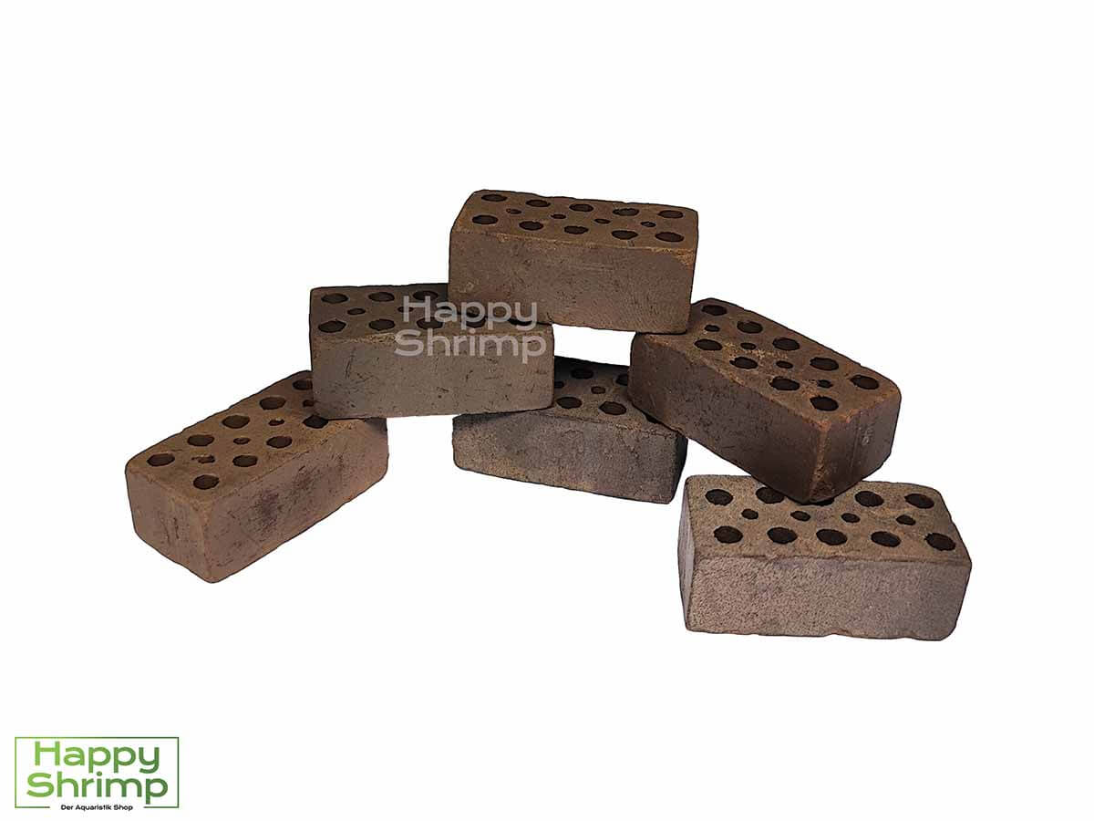 Mini Ziegel eignen sich optimal für dein Garnelen Aquarium. Aber auch für Aquarien mit Welsen oder Krebsen sind diese kleinen Dekoration Steine aus natürlichem Ton geeignet.